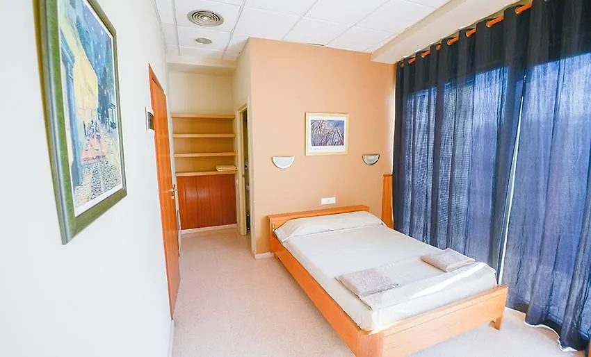 Hostal Torremirona Salt Vendégház